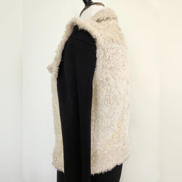 ||GAP|| fur vest - Picture 3 of 6